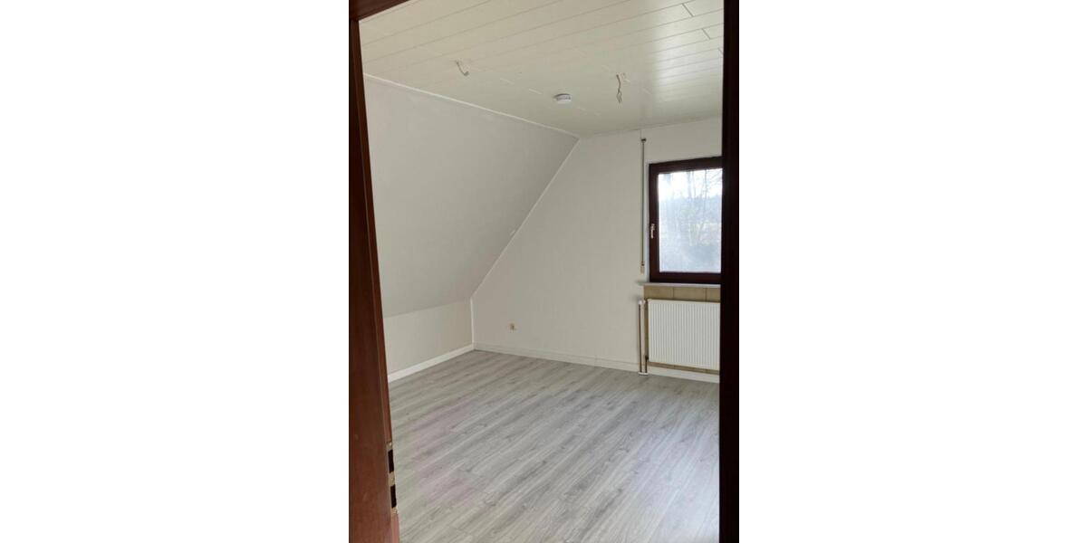 Doppelhaushälfte Pinneberg - 9 Zimmer, 132 m&sup2;, 1.750&euro; | Angebot:25538749