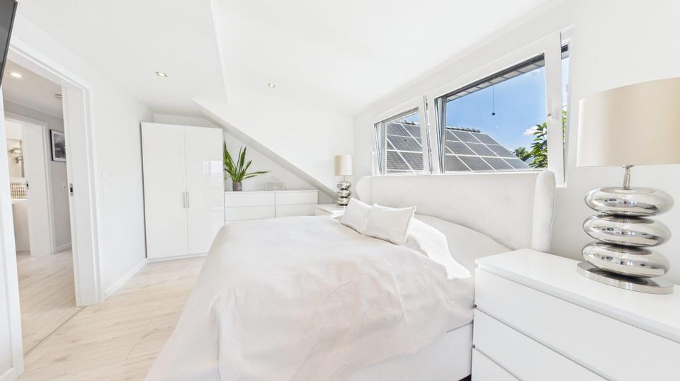 Einfamilienhaus Holzminden - 9 Zimmer, 230 m&sup2;, 2.700&euro; | Angebot:26253737