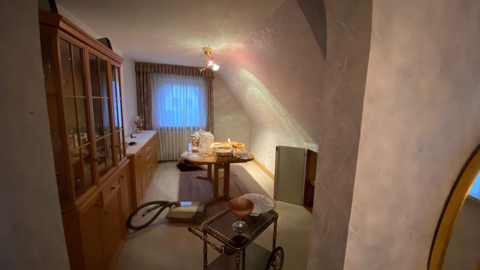 Einfamilienhaus mit Garten + Garage 575m^2 ZU VERMIETEN! 5 zimmer