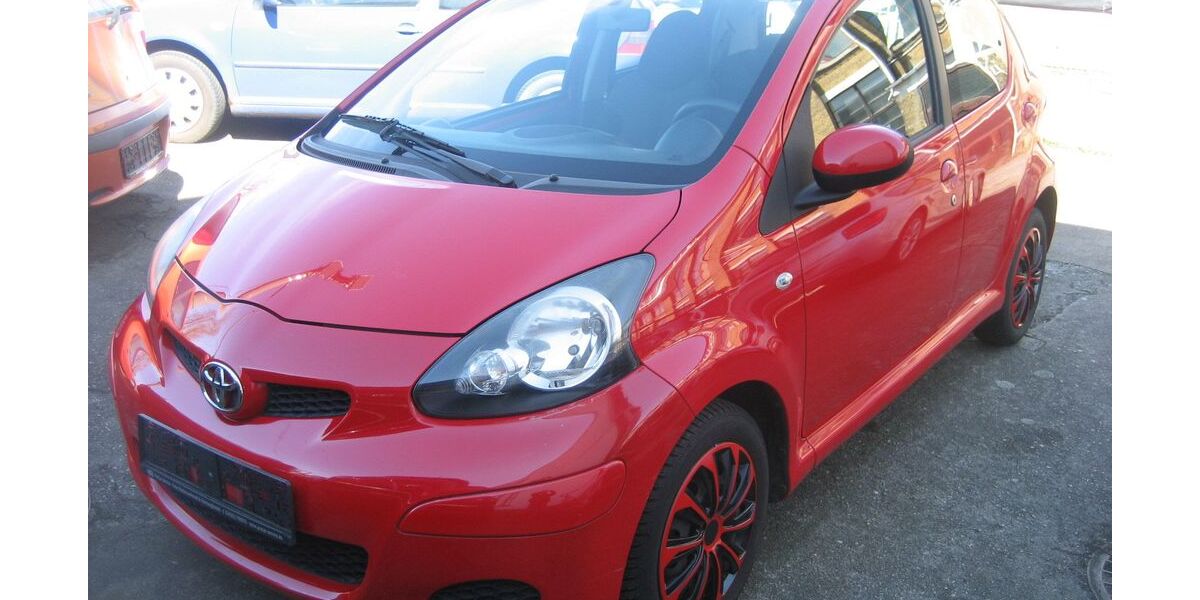 Toyota Aygo (X) 82.000 km 3.990 &euro; Leipzig 04328