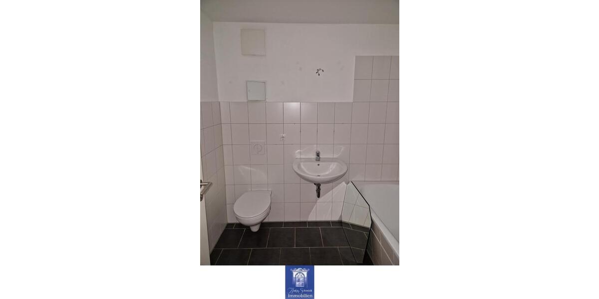 Dachgeschoßwohnung Freital - 3 Zimmer, 67 m&sup2;, 475&euro; | Angebot:26357500