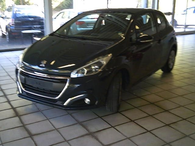 Peugeot 208 22.200 km 6.700 € Altenkirchen 57610