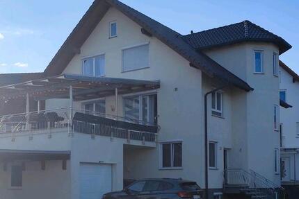 Haus Singen (Hohentwiel) - 11.5 Zimmer, 355 m&sup2;, 849.000&euro; | Angebot:27121585