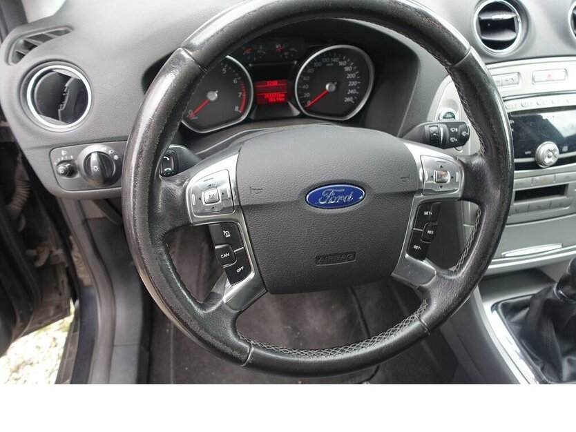Mondeo Ambiente AHK abnehmbar Sony Sitzheizung