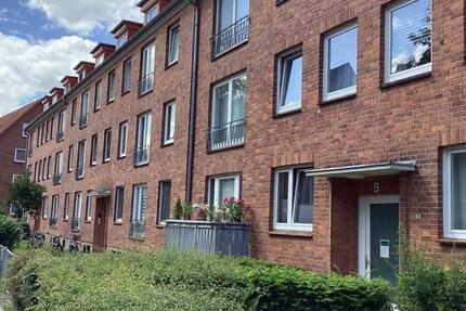 Schöner Wohnen: niedliche und sanierte 1,5-Zimmer-Dachgeschoßwohnung, sofort anmietbar!