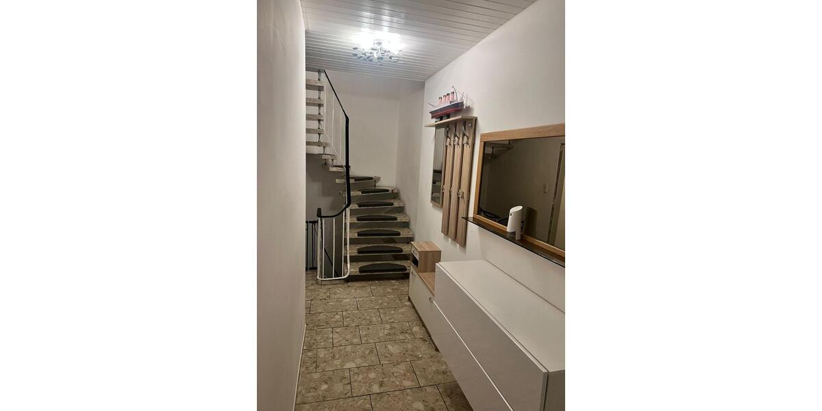 Großzügiges Haus mit eigenem Garten zu Vermieten 4 zimmer