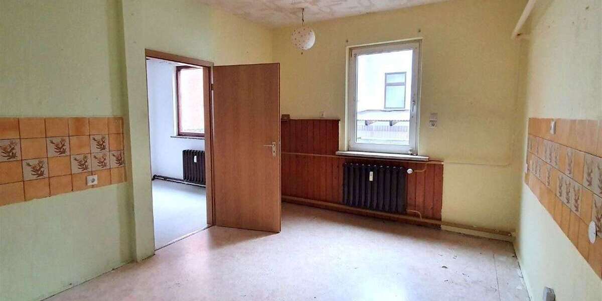 **keine Käuferprovision** Wohn- und Geschäftshaus in Pößneck mit schönem Garten - Mehrfamilienhaus, Wohnhaus Pößneck | Angebot:19742050