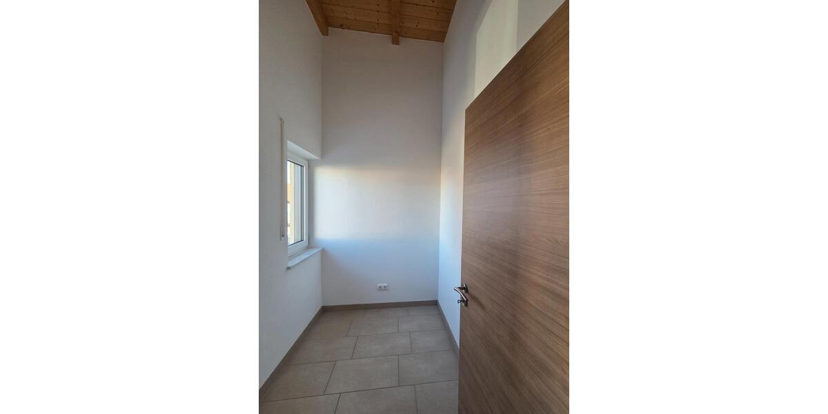 3 Zimmer - Dachgeschoss-Wohnung in Mettenheim-Hart 3 zimmer