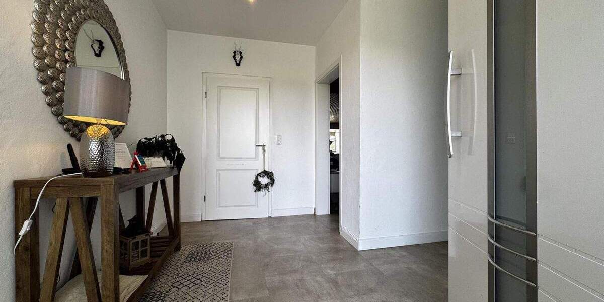 In Toplage - Saniertes großes Zweifamilienhaus mit parkähnlichem Garten und Platz für Ihre Autos... 8 zimmer