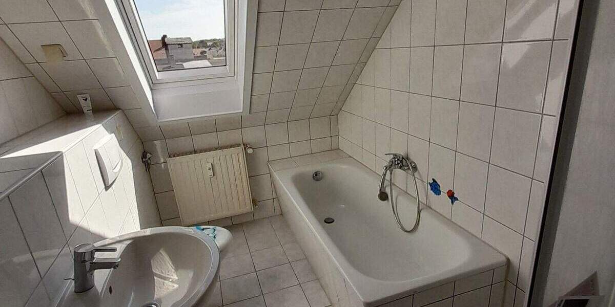 Etagenwohnung Weißenfels - 3 Zimmer, 72 m&sup2;, 436&euro; | Angebot:26406877