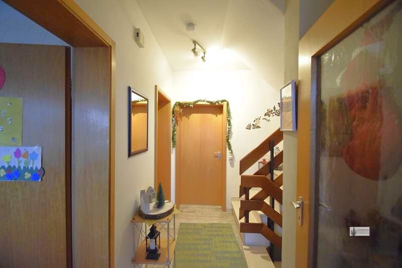 Komplettes EFH für 2 - 4 Personen + Garten + überdachte Terrasse + EBK + Garage + Partykeller 4 zimmer