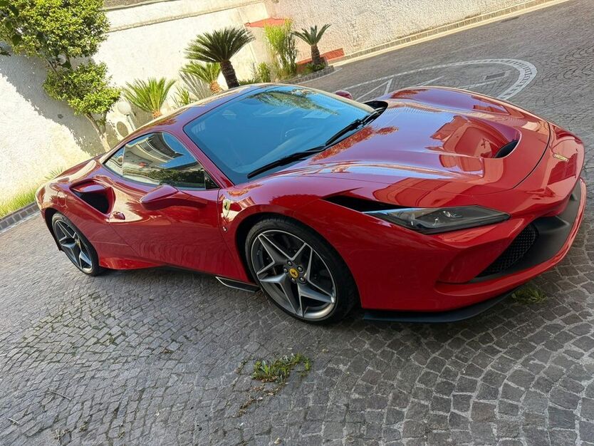 Ferrari F8 1.600 km 315.350 € Mühlenbach 77796