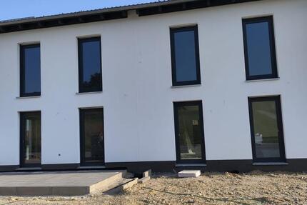 Neubau Haus 143 m² – Garten – nur 1.295 € – Eichendorf zimmer