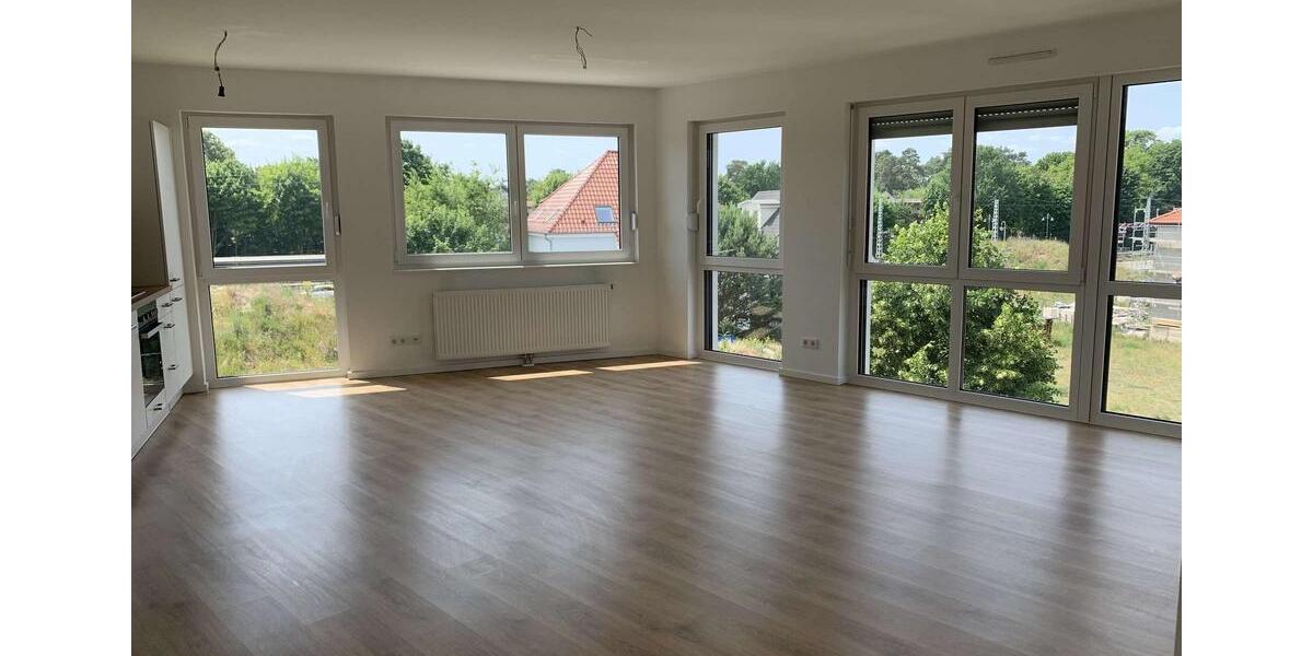 Sichern Sie sich ZWEI MONATE MIETFREI ! Attraktive Wohnung mit exklusiver Dachterrasse 4 zimmer