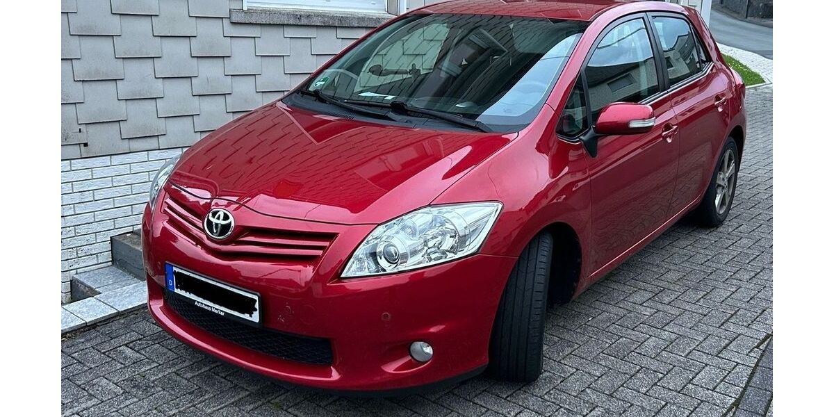 Toyota Auris 93.500 km 6.800 &euro; Großseifen 56472