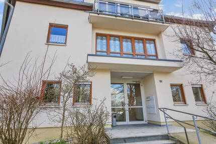 Neustadt (Sa): Barrierefreie Büro-Praxis-Studiofläche zum Verkauf - 120m2, 7 Zi. & 4 Stellplätze! zimmer