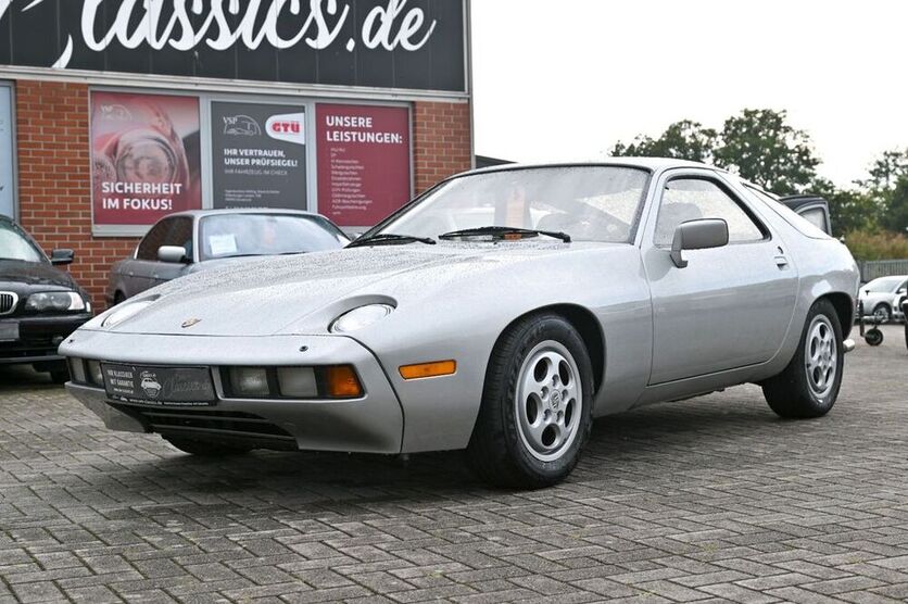 928