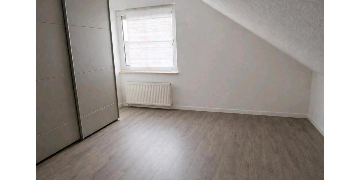 Dachgeschoßwohnung Eckental - 3 Zimmer, 65 m&sup2;, 900&euro; | Angebot:25509719