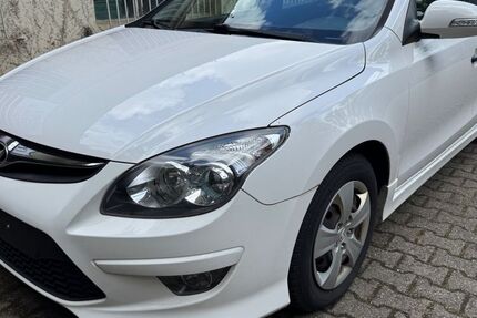 Hyundai i30 299.000 km 2.450 &euro; Mönchengladbach 41069