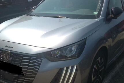 Peugeot 208 12.999 km 15.880 &euro; Rüsselsheim 65428