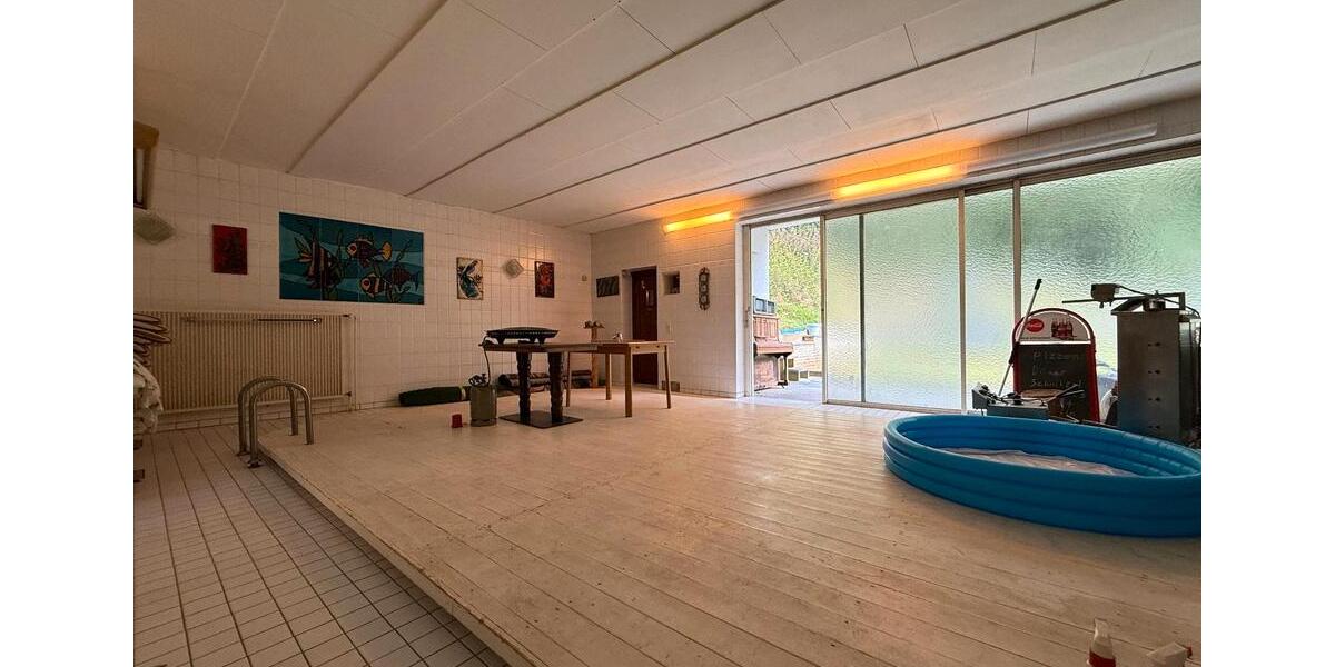 Einfamilienhaus Beverungen - 15 Zimmer, 403 m&sup2;, 379.000&euro; | Angebot:27019255