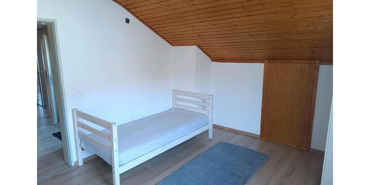 Dachgeschoßwohnung Kaiserslautern Bahnheim - 3 Zimmer, 90 m&sup2;, 800&euro; | Angebot:25393212