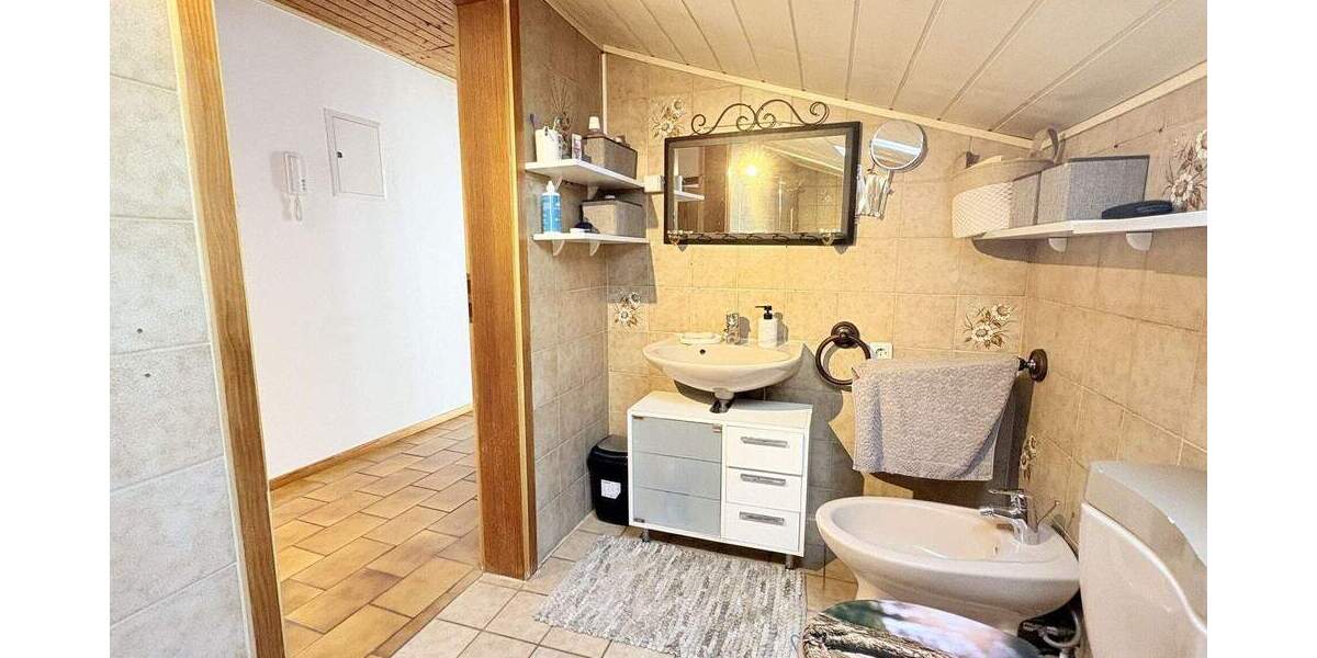 Mehrfamilienhaus, Wohnhaus Stadtallendorf-Wolferode Wolferode - 6 Zimmer, 208 m&sup2;, 299.900&euro; | Angebot:25775613