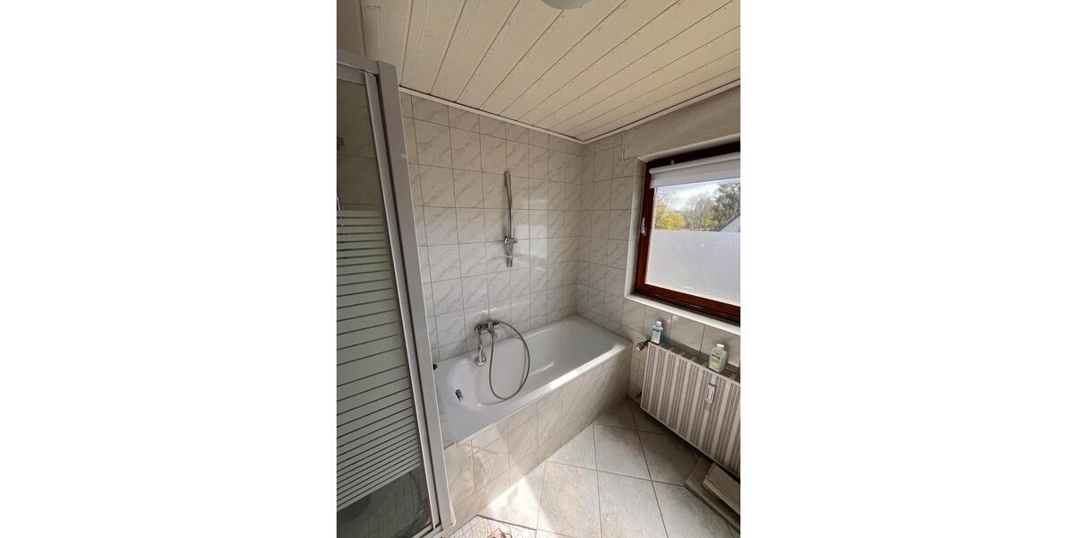 Dachgeschoßwohnung Edemissen - 4 Zimmer, 120 m&sup2;, 890&euro; | Angebot:26401437