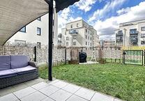 PRIVATER GARTEN MODERNER WOHNKOMFORT