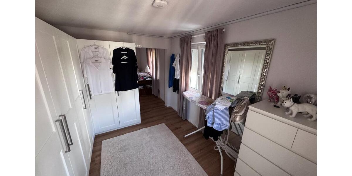 Freistehenden Haus zu vermieten 260m² +Keller geringe Nebenkosten 8 zimmer