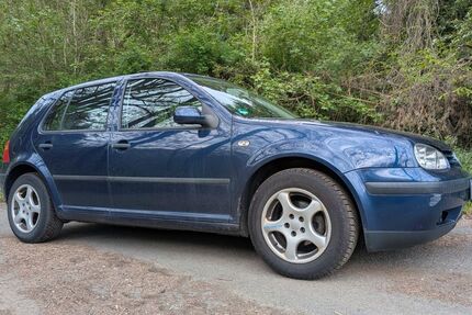VW Golf 214.000 km 1.299 &euro; Mittenaar 35756