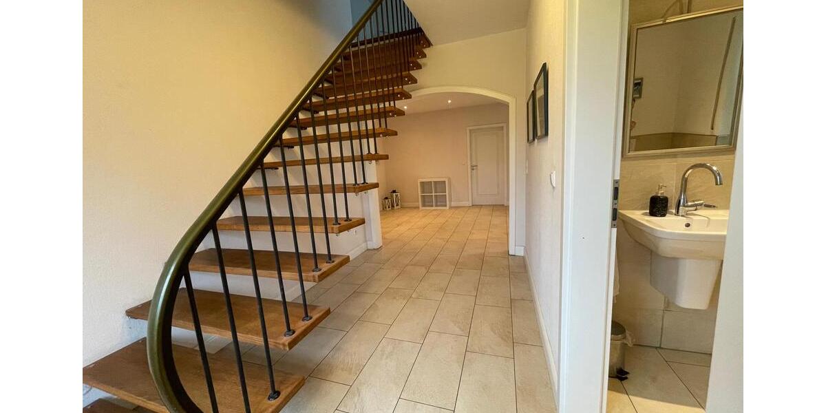 Einfamilienhaus Versmold - 5 Zimmer, 210 m&sup2;, 2.950&euro; | Angebot:26442223