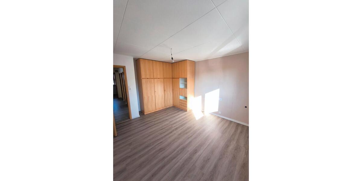 Etagenwohnung Tettnang - 6 Zimmer, 150 m&sup2;, 1.900&euro; | Angebot:26285265