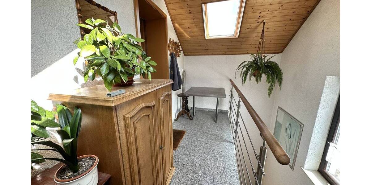 Etagenwohnung Zwickau Mosel - 4 Zimmer, 149 m&sup2;, 98.000&euro; | Angebot:25747102