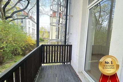Balkon I Bad mit Wanne I Vollausgestattete Einbauküche I Zentrale Lage