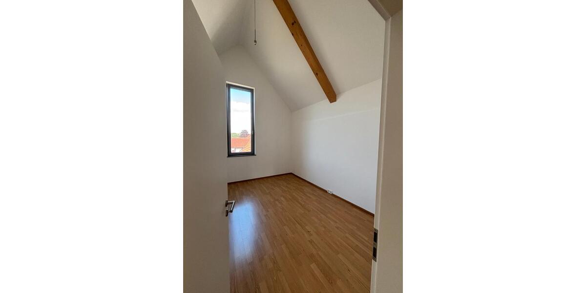 Dachgeschoßwohnung Hochdorf - 3.5 Zimmer, 95 m&sup2;, 1.100&euro; | Angebot:26649618