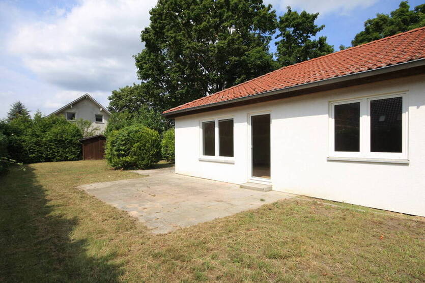 Leben auf einer Ebene - stilvoller Bungalow mit Doppelgarage und sonnigem Südwestgarten