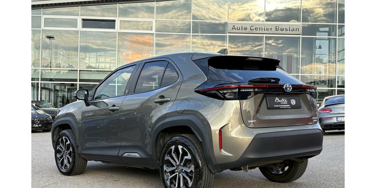 Toyota Yaris Cross TEAM D/Hybrid AWD-i KAMERA/NAVI/DAB 25.628 km 23.800 &euro; Villingen-Schwenningen 78054