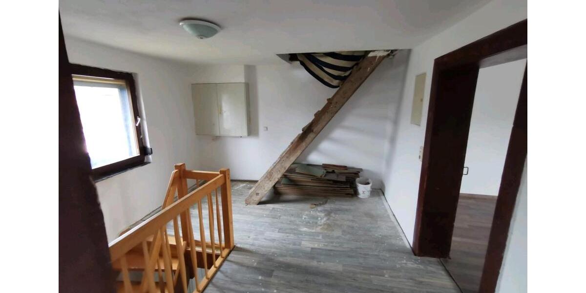 Etagenwohnung Rennerod - 5 Zimmer, 160 m&sup2;, 130.000&euro; | Angebot:26751747