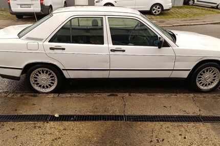 Mercedes-Benz 190 232.645 km 2.400 € Pfullingen 72793