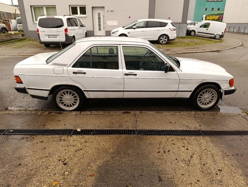 Mercedes-Benz 190 232.645 km 2.400 € Pfullingen 72793