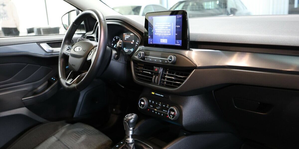 Ford Focus LIMOUSINE 1.5 EcoBlue ACTIVE WHITE / LED 83.000 km 14.991 &euro; Hamm 59077