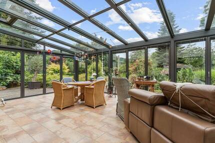 Großzügiges Einfamilienhaus mit 10.000 m² Grundstück & Wintergarten 9 zimmer
