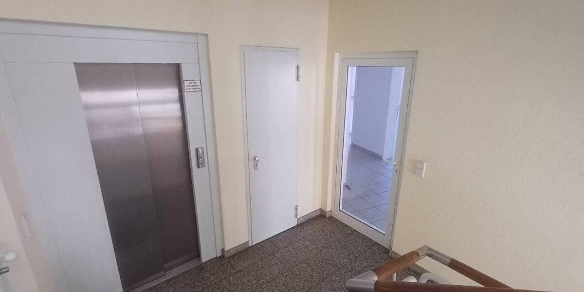 Gewerbeobjekt Zwickau Innenstadt - 3 Zimmer, 140 m&sup2;, 1.199&euro; | Angebot:26695005