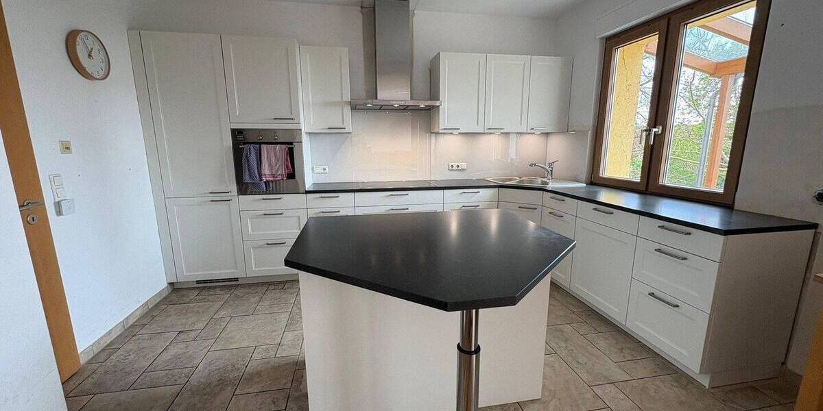 Einfamilienhaus Hofheim - 9 Zimmer, 320 m&sup2;, 4.250&euro; | Angebot:26616851