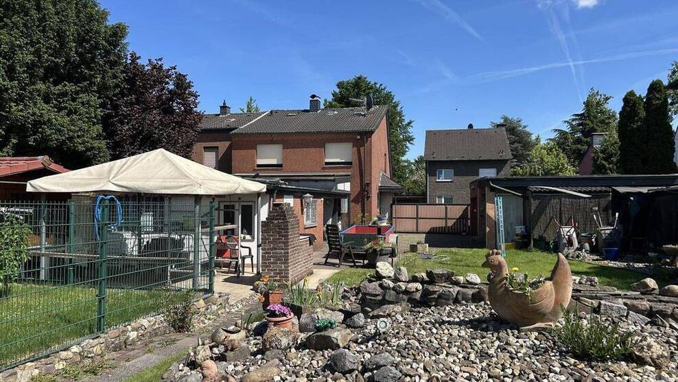 Doppelhaushälfte mit tollem Grundstück für Gartenliebhaber