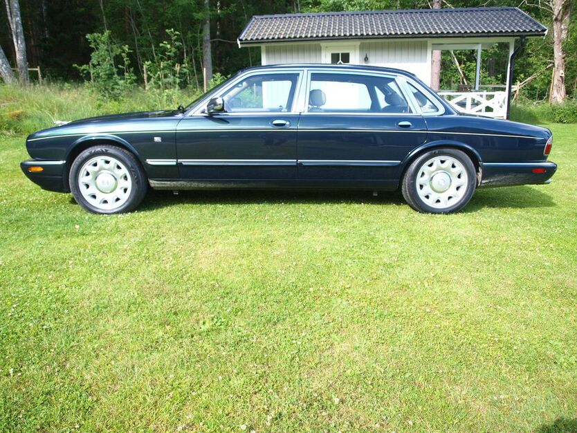 Jaguar Daimler 118.400 km 21.400 € Hamburg 22587