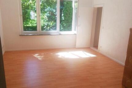 65qm Wohnung 2 12 Zi. eigener Garten renov. OfenheizungsWohnung