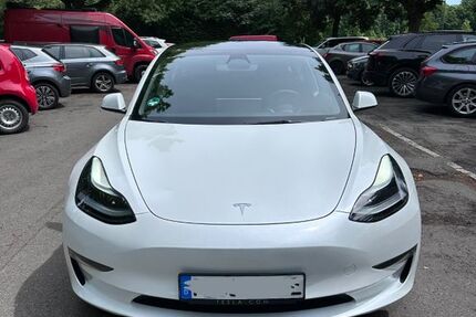 Tesla Model 3 35.900 km 33.800 &euro; Frankfurt am Main 60599