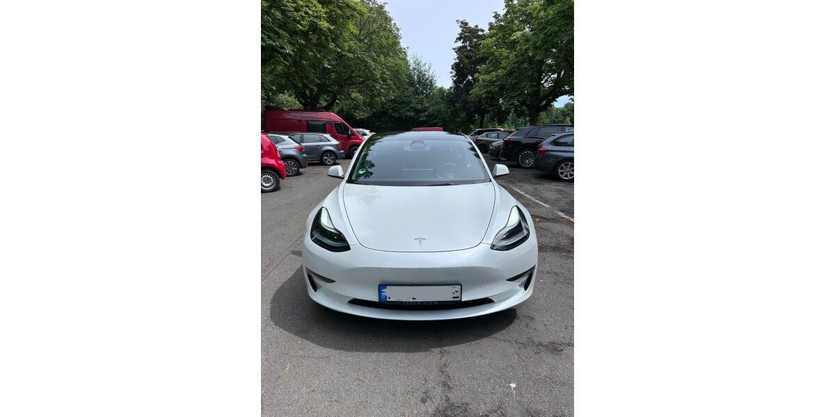 Tesla Model 3 35.900 km 33.800 &euro; Frankfurt am Main 60599